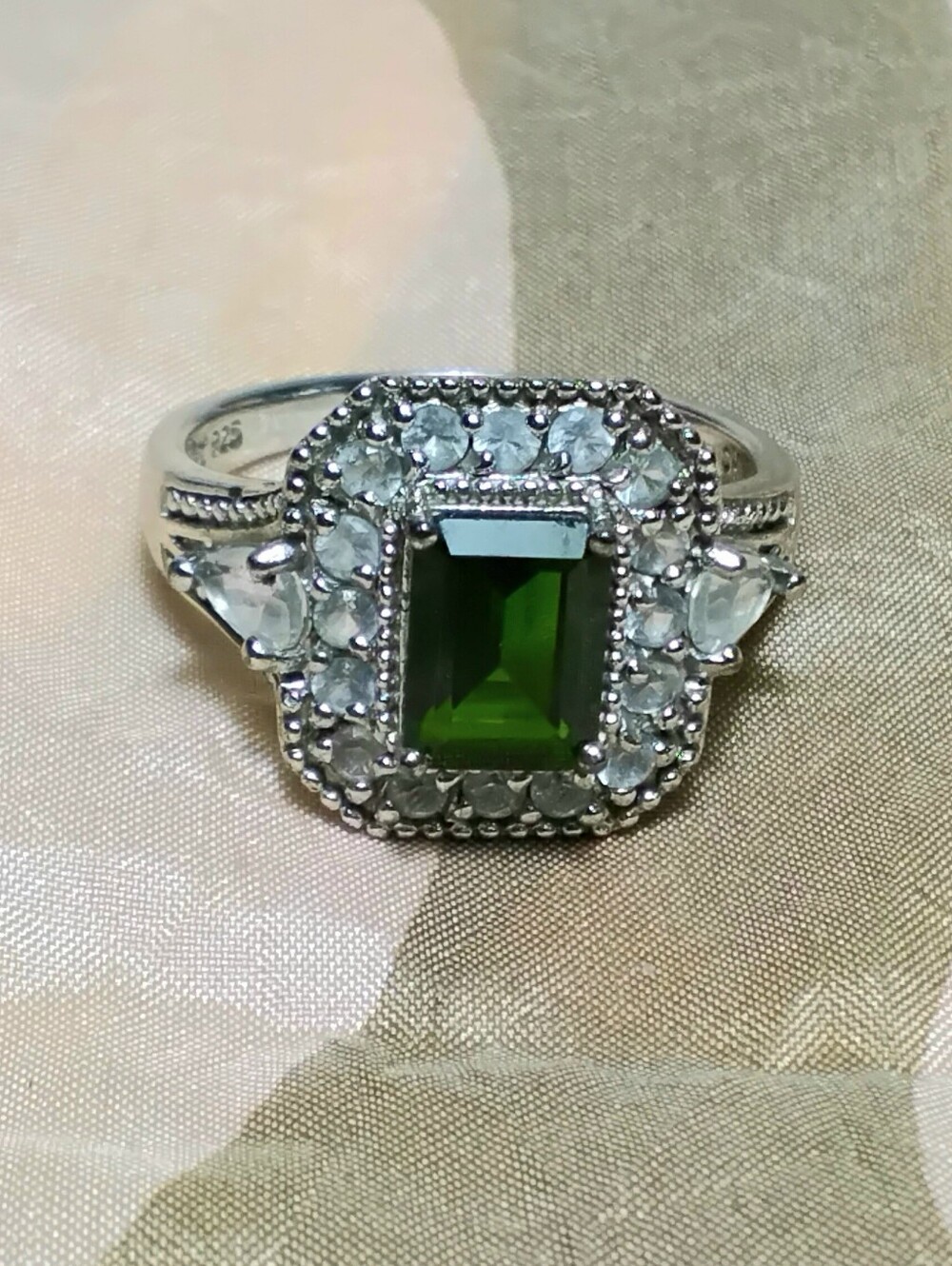 925 Silver Emerald Ring Sz 8-1/2